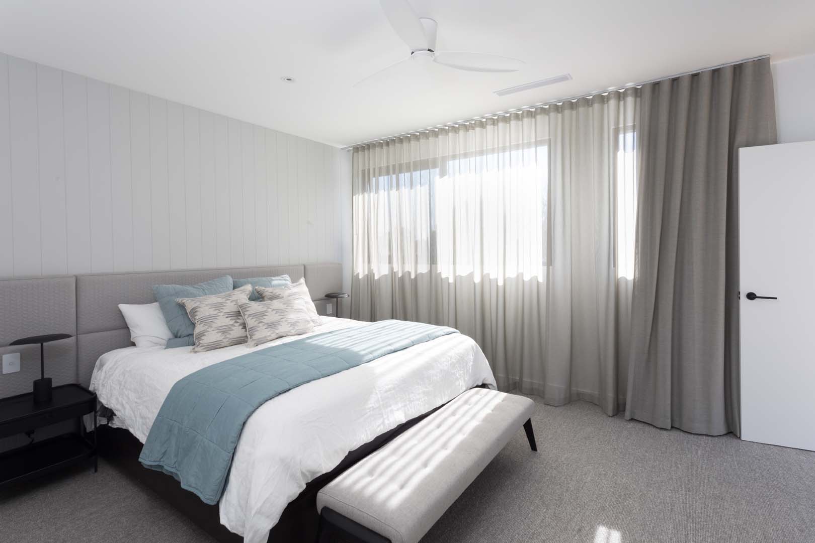 Timber baton clad to master bedroom and ensuite provide depth and texture and works in with the other natural elements of the landscaping such as the Newport stone to the front portico detail
